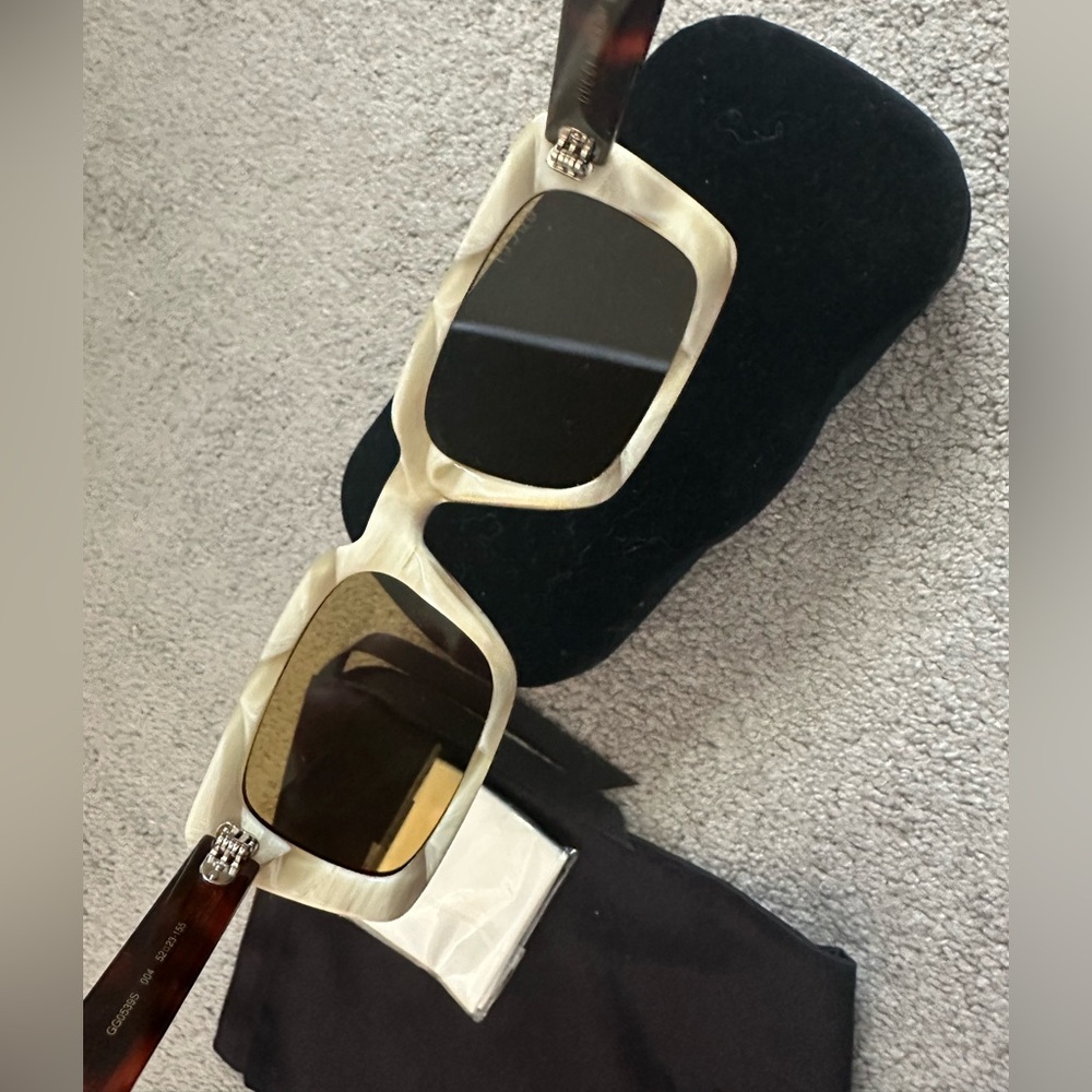Gucci Brown Tortoise Shell Square Sunglasses with Velvet Case and Dust Bag - Picture 4 of 13